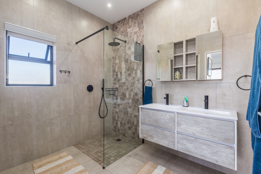 4 Bedroom Property for Sale in Baron View Western Cape